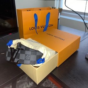 Men’s Louis Vuitton belt
